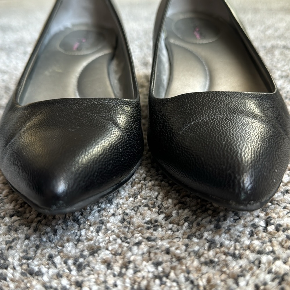 Bandolino Black Leather Heels size 7.5
